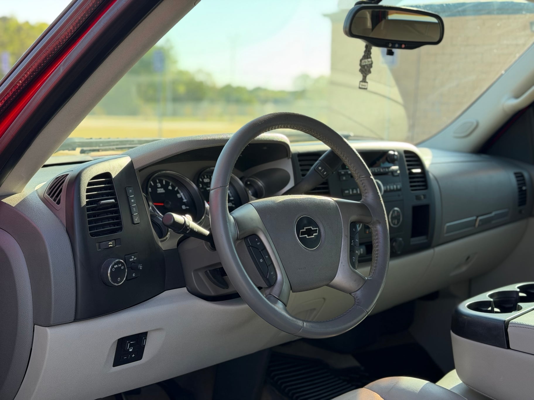 2013 Chevrolet Silverado LTZ thumbnail 7