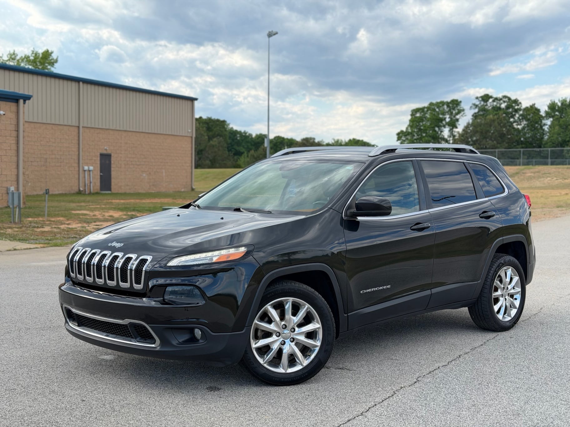 2015 Jeep Cherokee Limited thumbnail 3