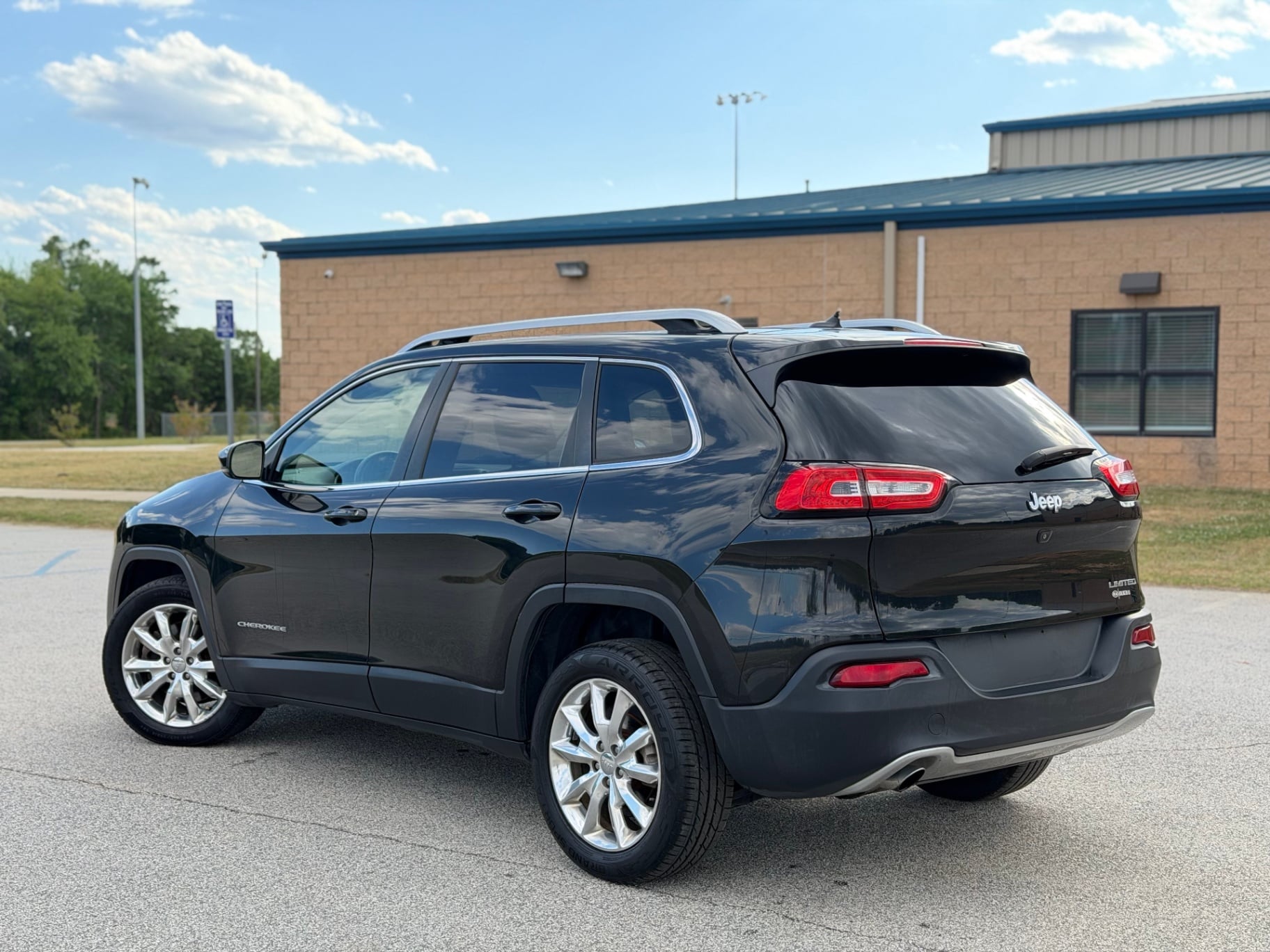 2015 Jeep Cherokee Limited thumbnail 4