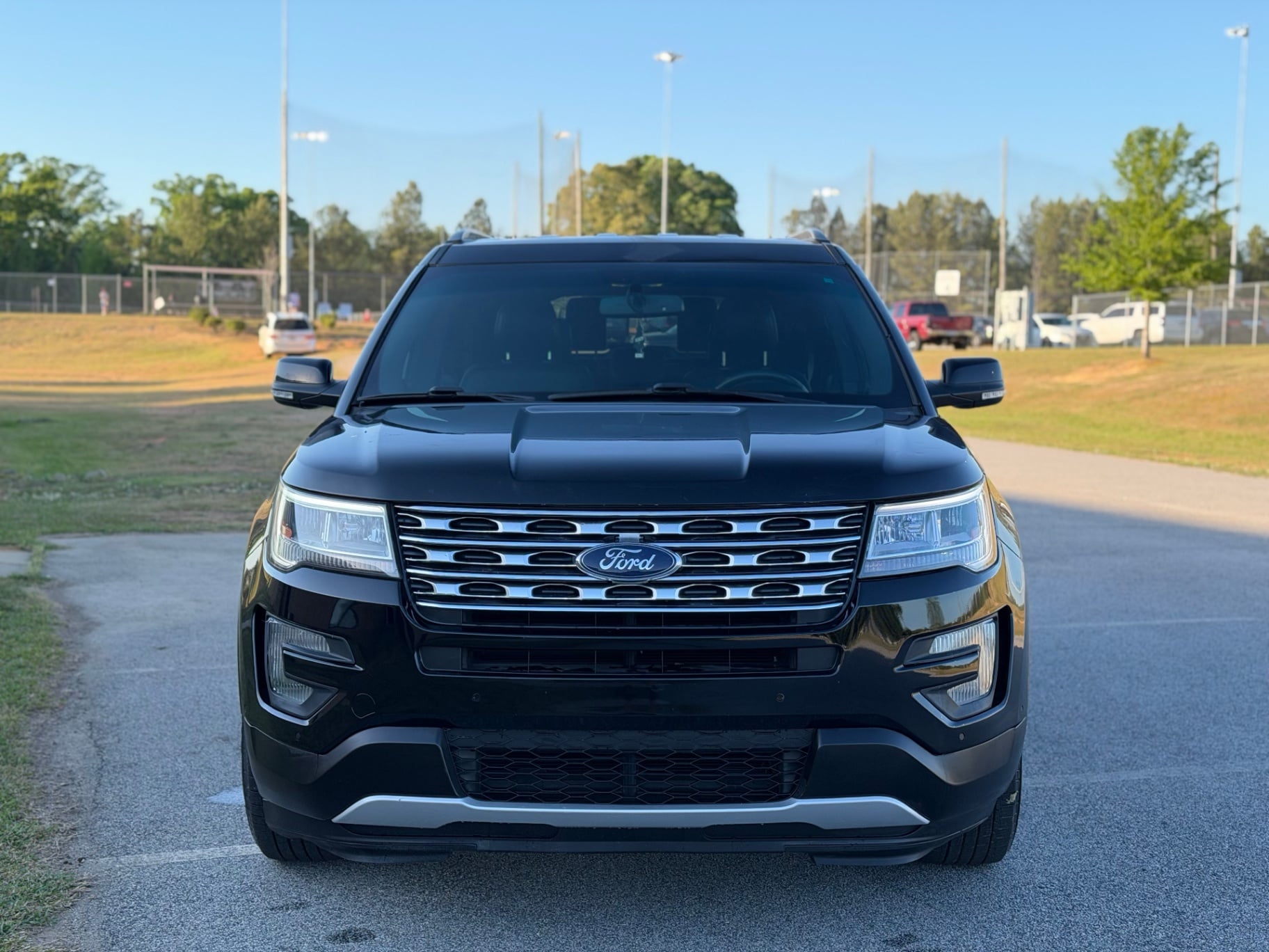 2016 Ford Explorer XLT thumbnail 2