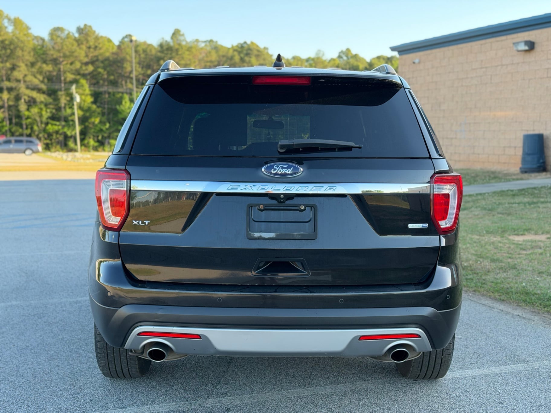 2016 Ford Explorer XLT thumbnail 5