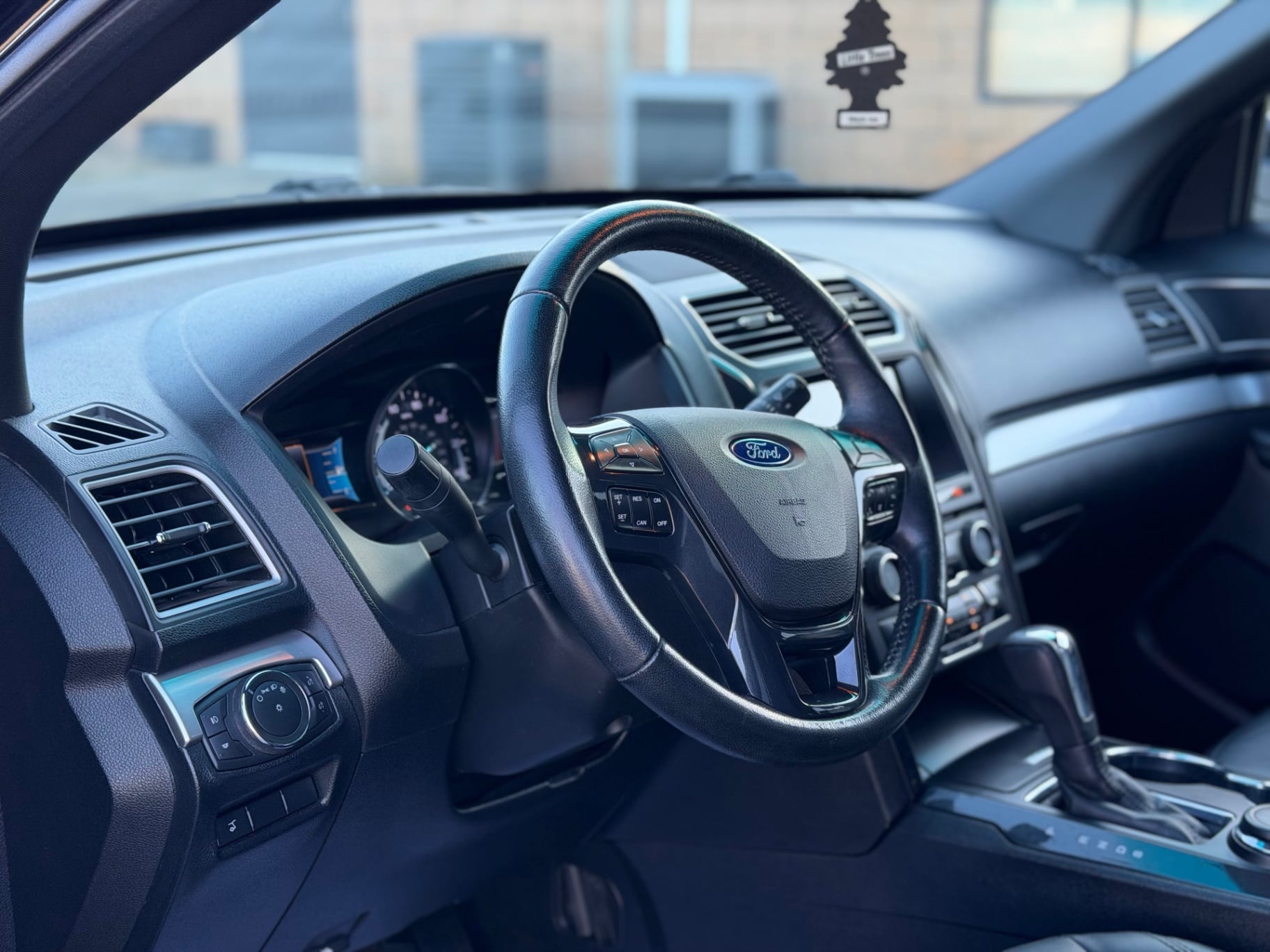 2016 Ford Explorer XLT thumbnail 8