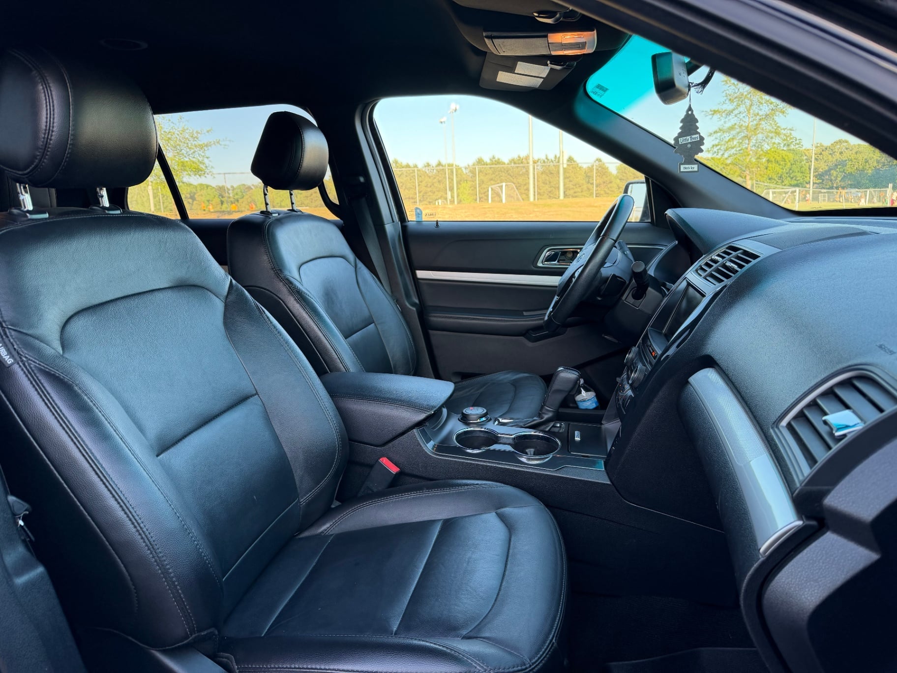 2016 Ford Explorer XLT thumbnail 10