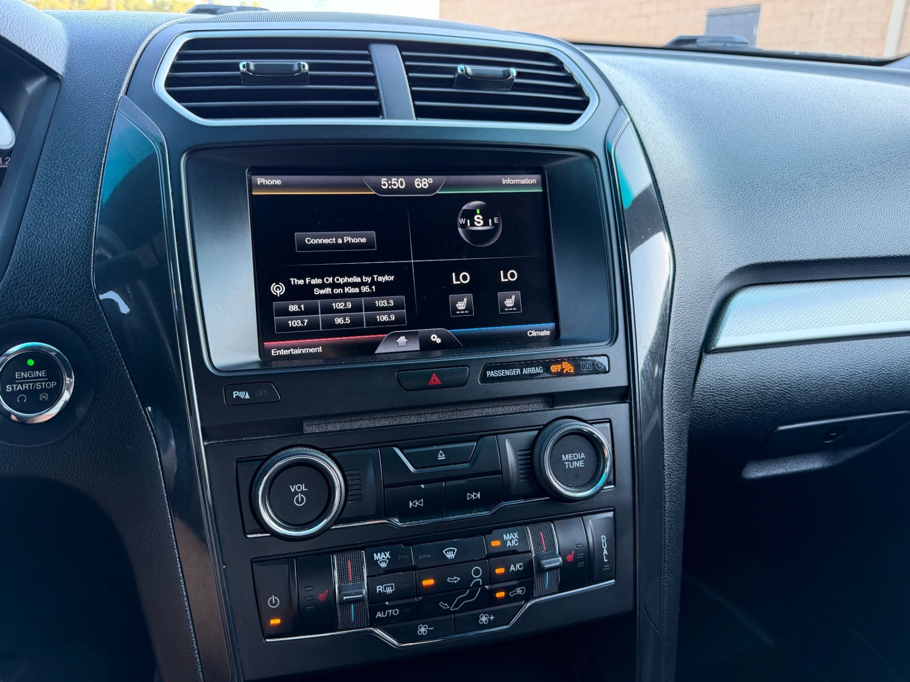 2016 Ford Explorer XLT thumbnail 17